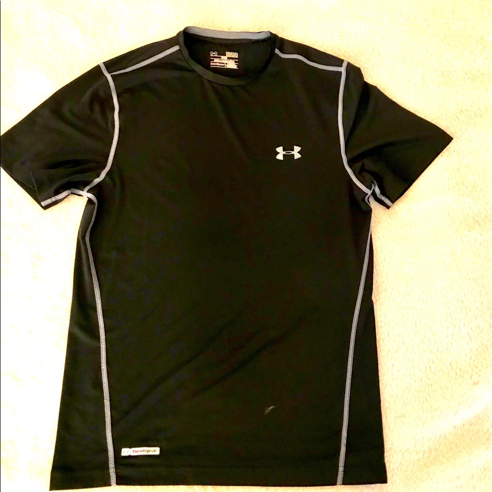 UNDER ARMOUR Heat gear t-shirt M fitted lines